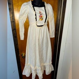 Hand sewn vintage floral and mushroom white gown,
Xs or children’s large